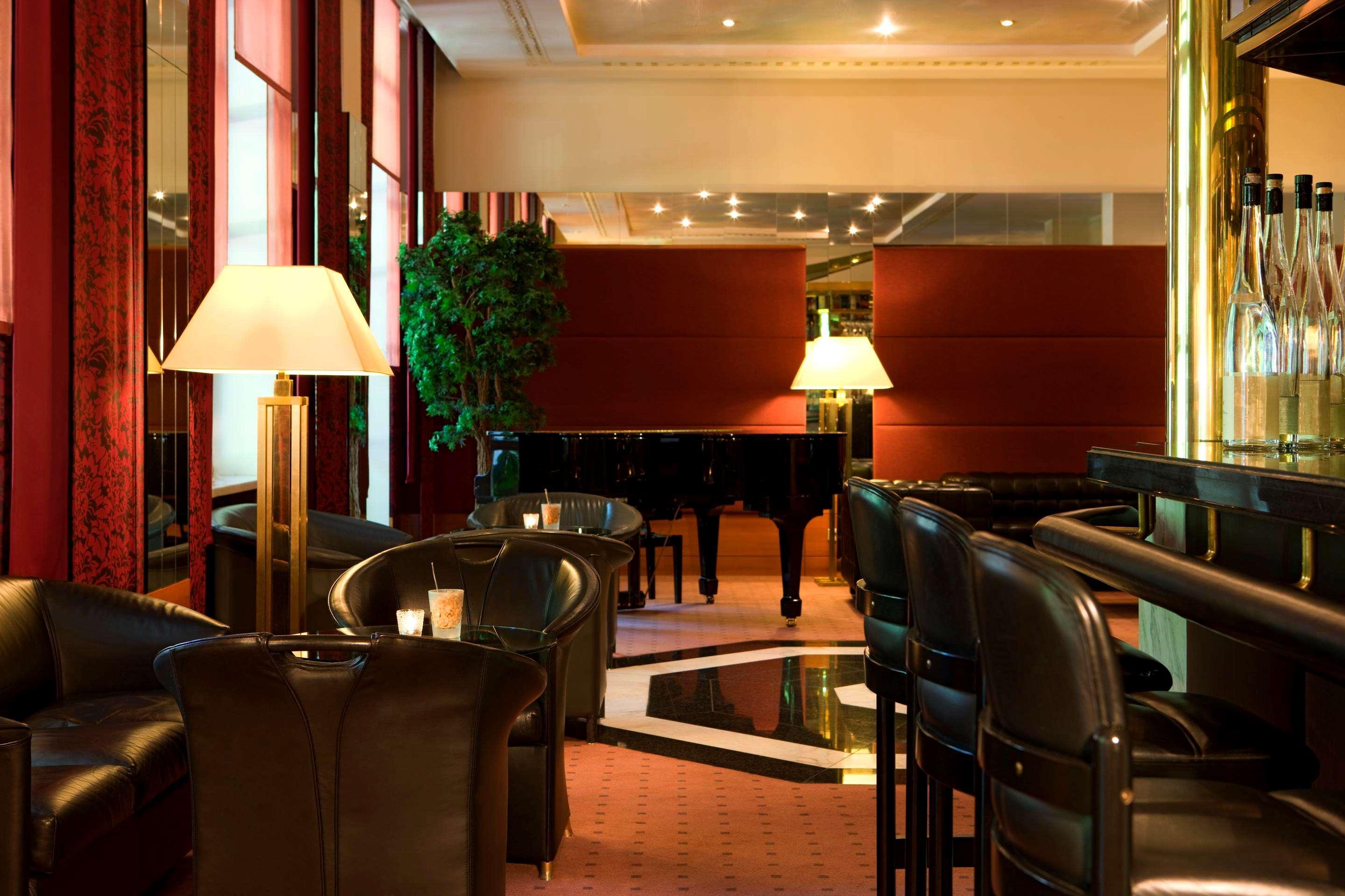 Steigenberger Hotel & Spa Bad Pyrmont Exterior photo The piano bar