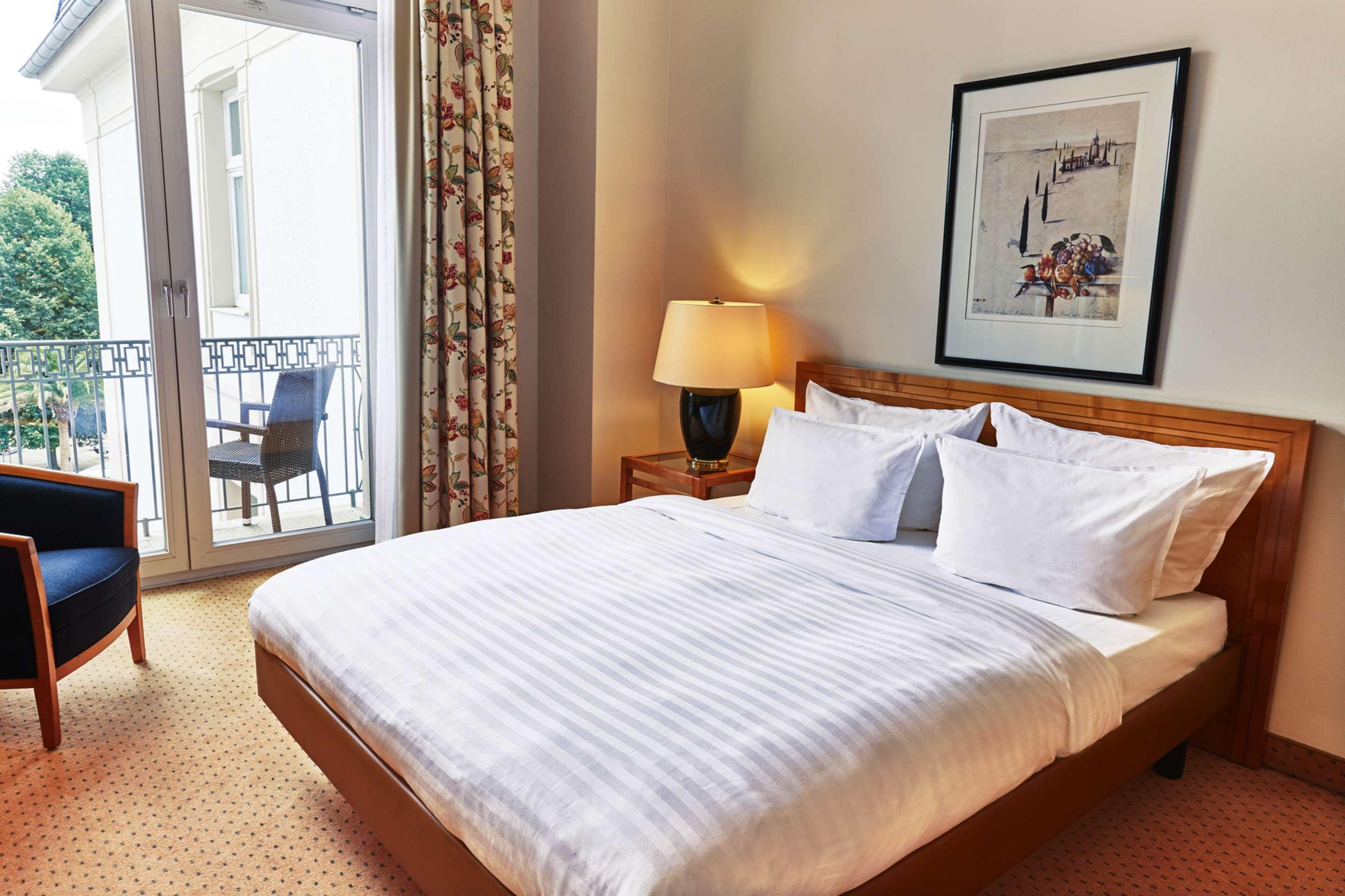 Steigenberger Hotel & Spa Bad Pyrmont Exterior photo A guest room at the hotel