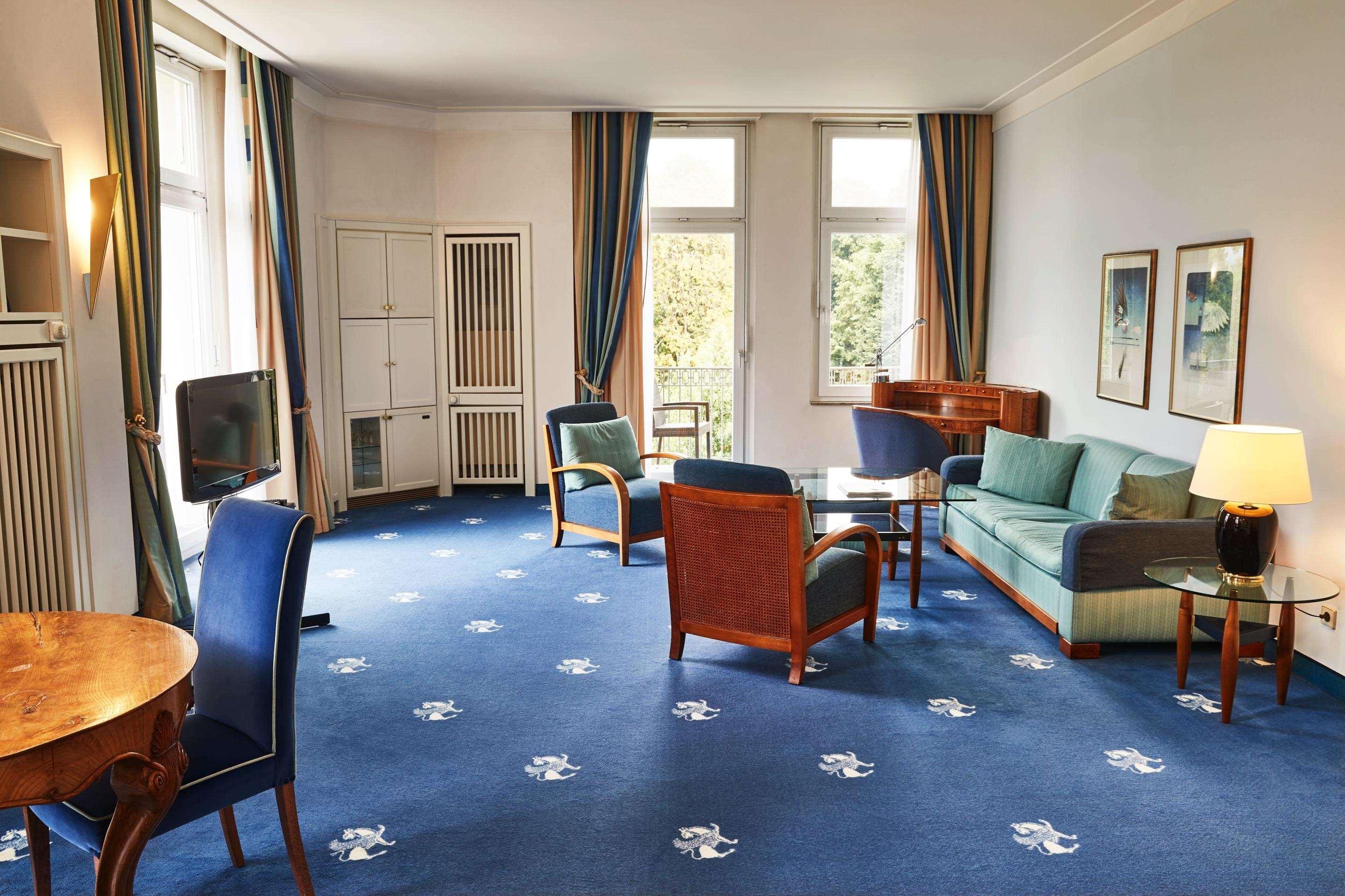 Steigenberger Hotel & Spa Bad Pyrmont Exterior photo A suite at the Hotel de Saxe