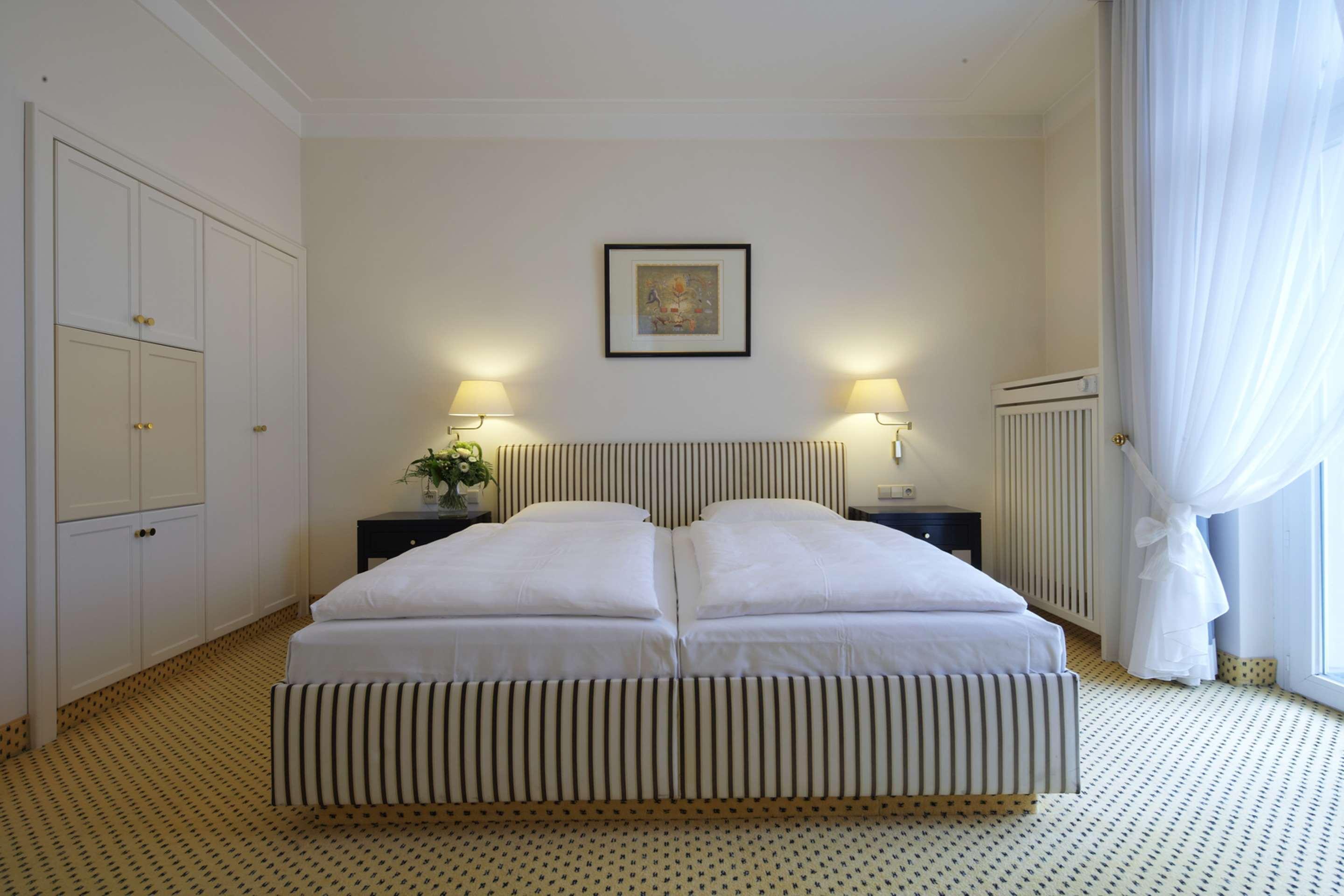 Steigenberger Hotel & Spa Bad Pyrmont Exterior photo A typical hotel room