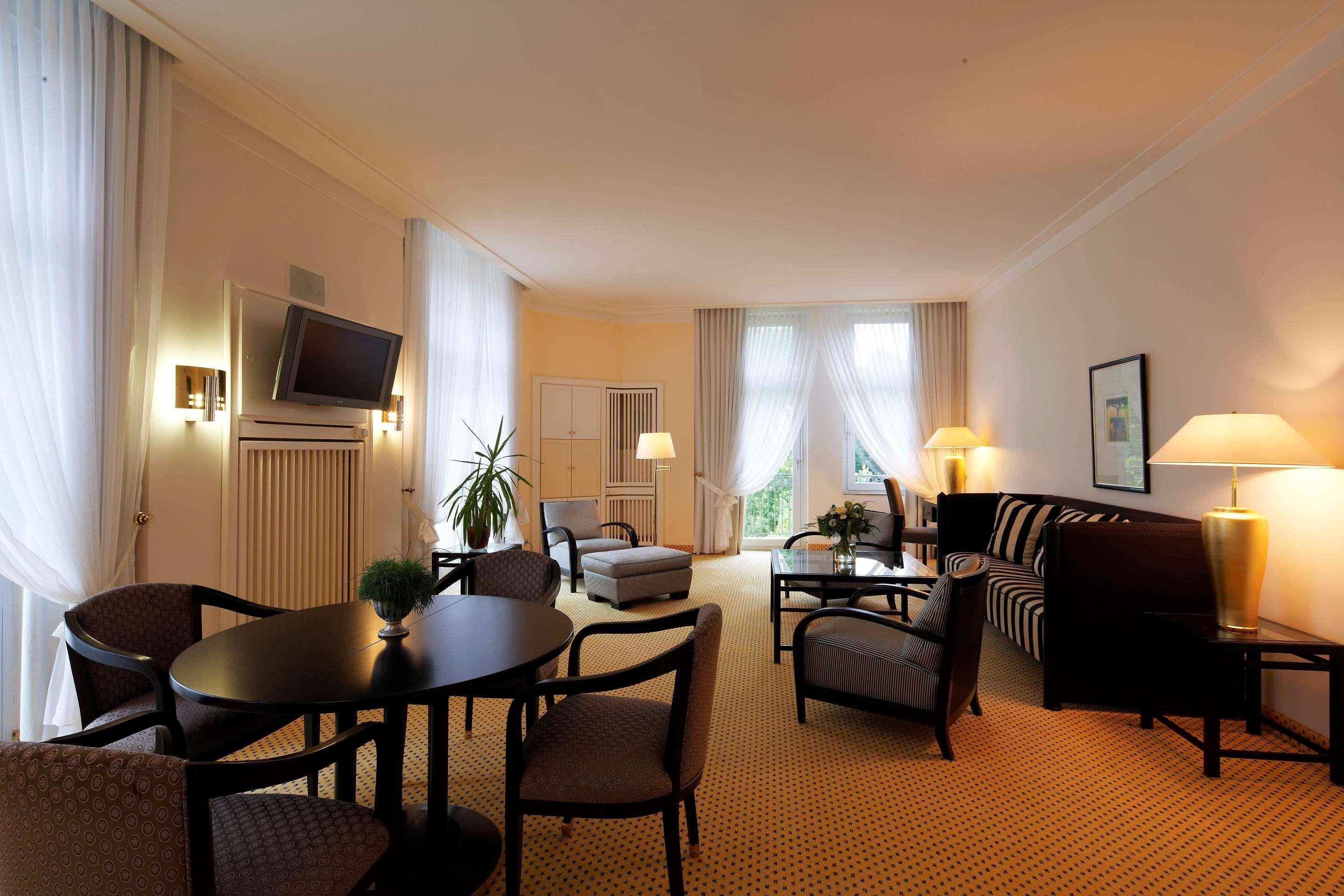 Steigenberger Hotel & Spa Bad Pyrmont Exterior photo A suite at the Hotel de Saxe