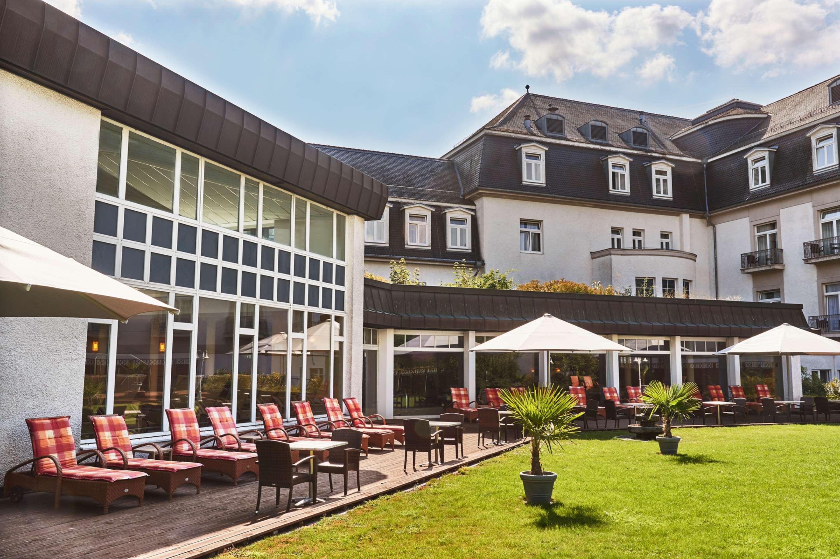 Steigenberger Hotel & Spa Bad Pyrmont Exterior photo The hotel's garden