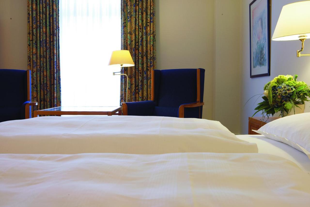 Steigenberger Hotel & Spa Bad Pyrmont Exterior photo A room at the hotel